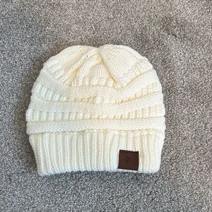 NWOT Knit Ivory Cableknit Beanie